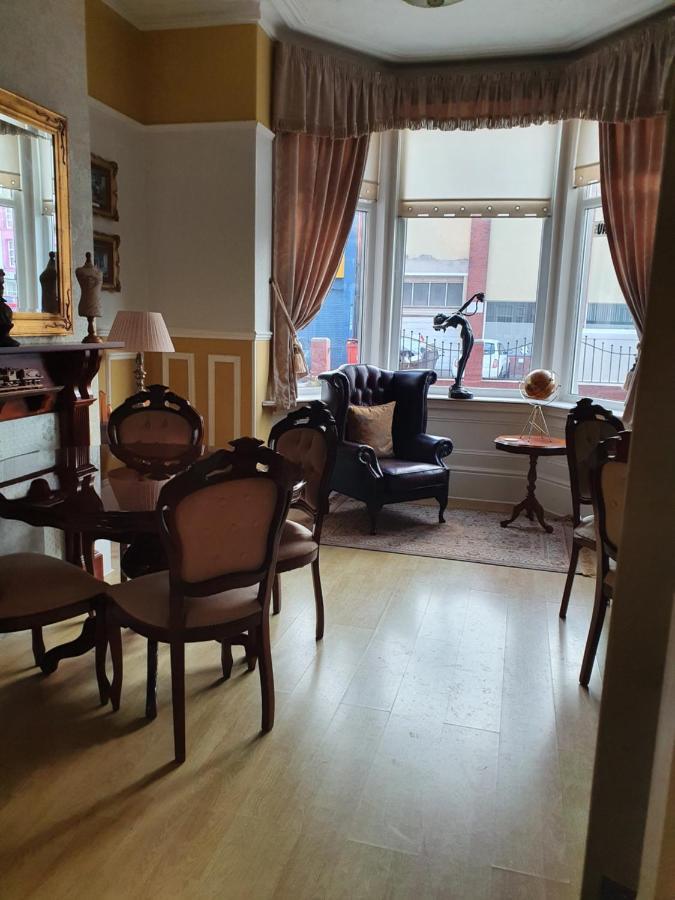 J'S Mayfair Guest House แบล็คพูล ภายนอก รูปภาพ