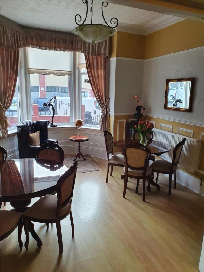 J'S Mayfair Guest House แบล็คพูล ภายนอก รูปภาพ