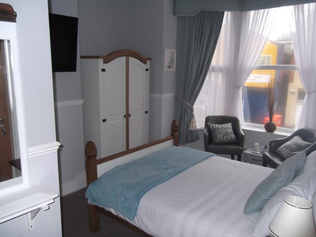 J'S Mayfair Guest House แบล็คพูล ภายนอก รูปภาพ
